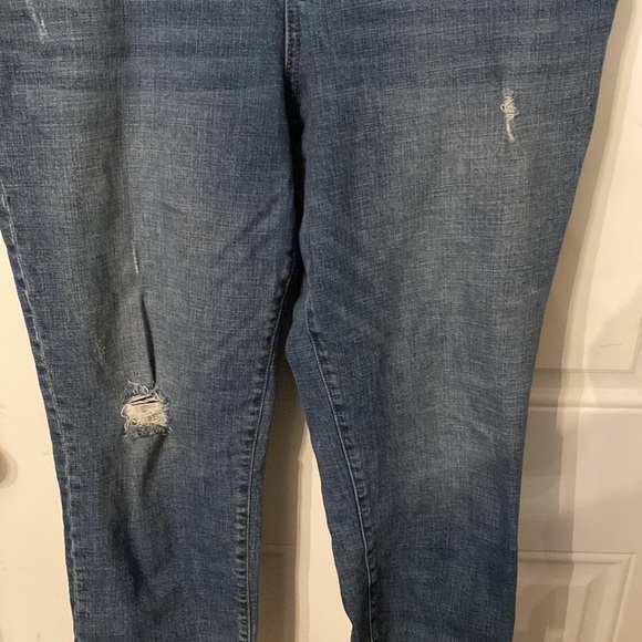 KUT from the Kloth Amy Crop Straight Leg Jeans - Picture 3 of 8